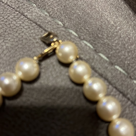 Vintage Off white and gold necklace - Picture 3 of 4